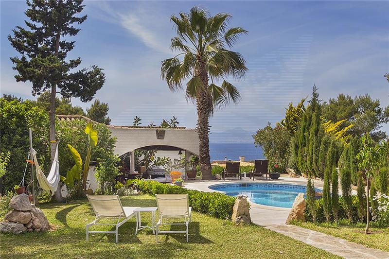 Einfamilienhaus auf ca.1.100 m2 Grundstück mit direktem Zugang zum Meer,