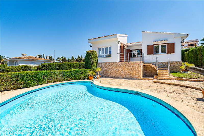 Chalet Unifamiliar en solar de 740m2 aprox. con vistas al mar y a la Bahía,