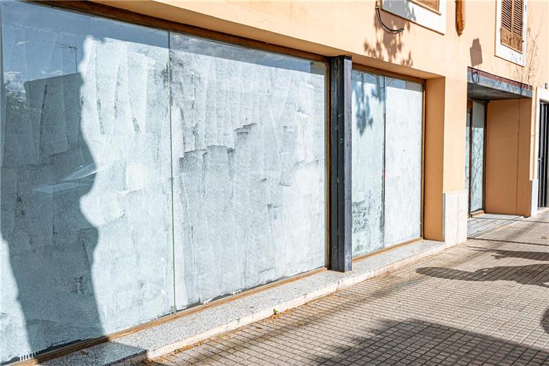 Gewerbefläche von ca. 90 m² in Ecklage mit großzügigen Schaufenstern - Son Sardina