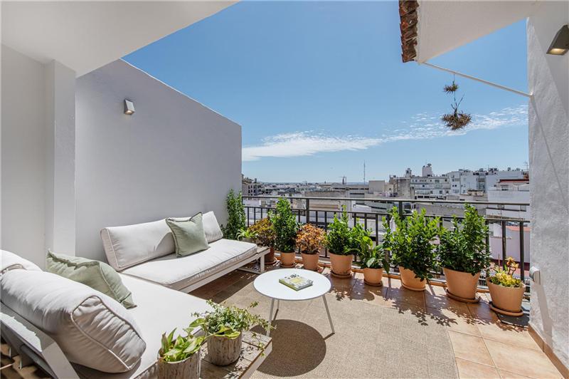 Sehr helles Penthouse mit teilweisem Blick auf die Bucht in der Nähe des Paseo Mallorca