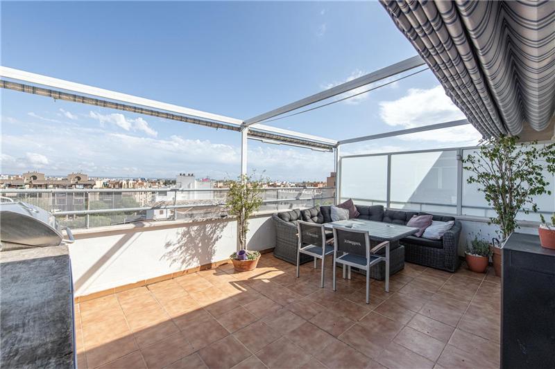 Penthouse mit großer Terrasse auf der Wohnebene und privater Dachterrasse (Solarium) mit freier Aussicht,