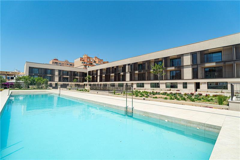 1- and 2-bedroom apartments with terrace and swimming pool in a residential complex in Palma