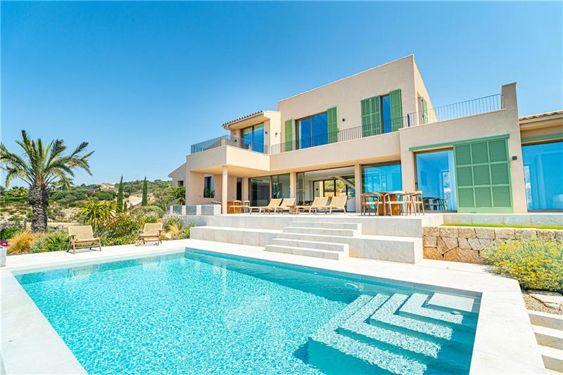 A estrenar. Finca de lujo en solar de 7.500m2 aprox. con vistas panorámicas a la Bahía de Palma