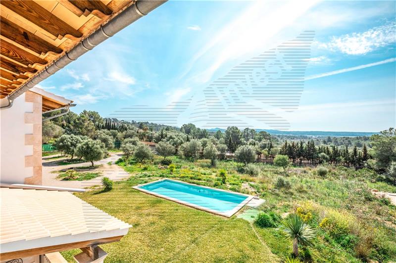 Chalet unifamiliar en solar de 8.500m2 aprox. con vistas a la bahía,