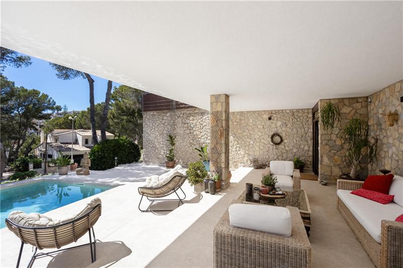 Einfamilienhaus mit Pool auf einem ca. 1.013 m² großen Grundstück, ca. 2 Minuten vom Strand entfernt,